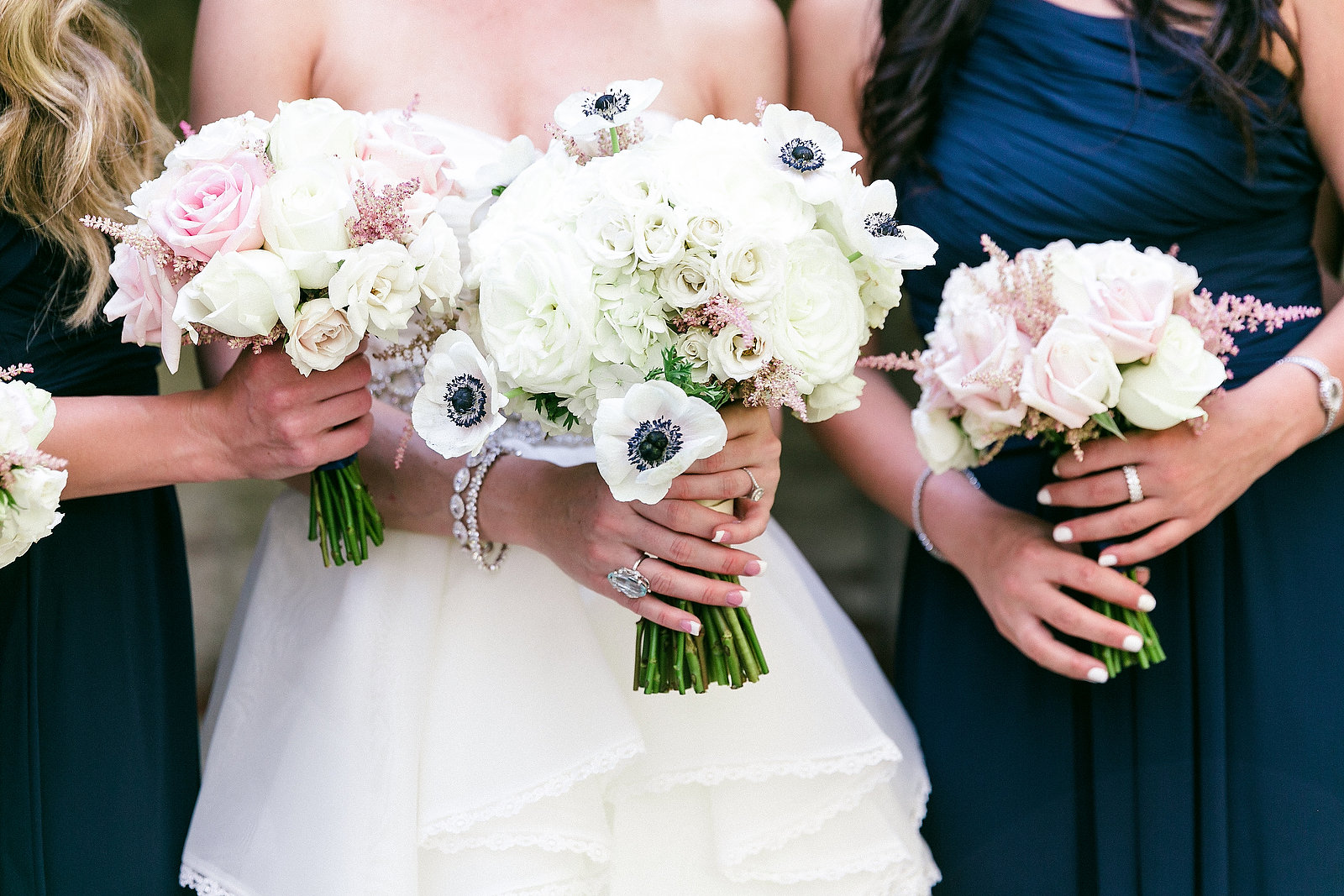 8 Inexpensive Flower Bouquets for Your Wedding